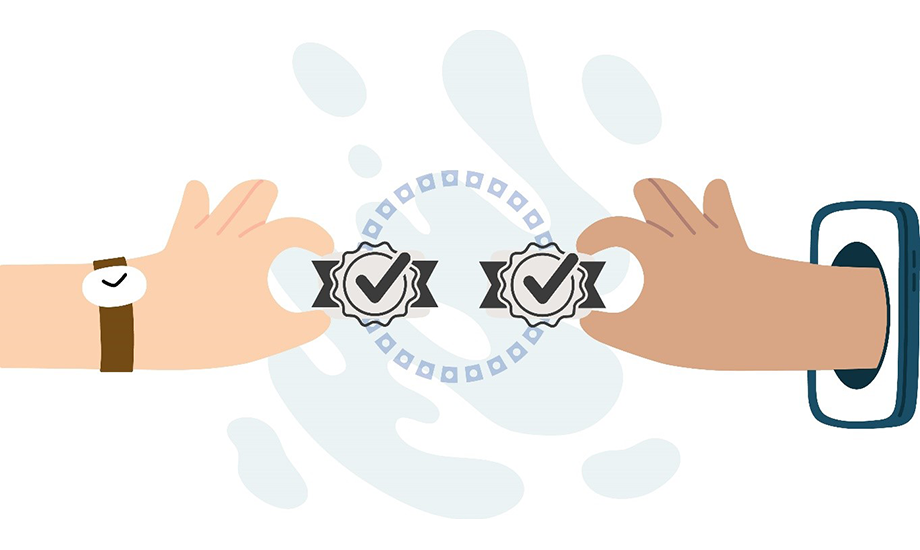 Cette image représente deux mains tendues vers deux marques de contrôle certifiées, représentant de multiples méthodes d'authentification.