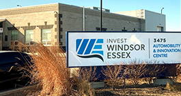 Une vue de l'extérieur du bâtiment 'Invest Windsor Essex'
