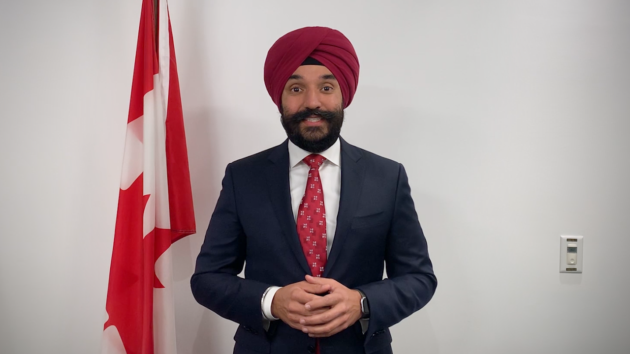 Minister Bains celebrates Canada Learning Code Week