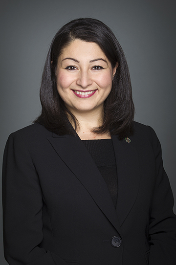 L'honorable Maryam Monsef, C.P., députée Ministre des Femmes et de l'Égalité des genres et du Développement économique rural 