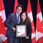 Donna Ross receives a 2023 Prime Minister's Award for Excellence in Early Childhood Education from Prime Minister Justin Trudeau