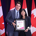 Naho McDonald receives a 2023 Prime Minister's Award for Excellence in Early Childhood Education from Prime Minister Justin Trudeau