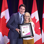 Violette Belliveau receives a 2023 Prime Minister's Award for Excellence in Early Childhood Education from Prime Minister Justin Trudeau