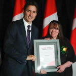 Karlin Mann receives a 2021 Prime Minister's Award for Excellence in Early Childhood Education from Prime Minister Justin Trudeau