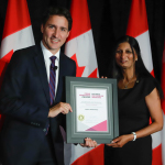 Maria Rodrigues receives a 2021 Prime Minister's Award for Excellence in Early Childhood Education from Prime Minister Justin Trudeau