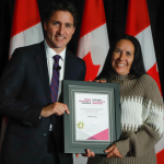 Candy Paul receives a 2022 Prime Minister's Award for Excellence in Early Childhood Education from Prime Minister Justin Trudeau