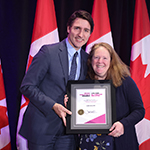 Cari Wilson reçoit le Prix du premier ministre pour l'excellence dans l'enseignement 2023 du premier ministre Justin Trudeau