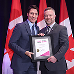 David Crowell reçoit le Prix du premier ministre pour l'excellence dans l'enseignement 2023 du premier ministre Justin Trudeau