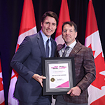 Dean Vendramin reçoit le Prix du premier ministre pour l'excellence dans l'enseignement des STIM 2023 du premier ministre Justin Trudeau