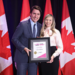 Godric Latimer-Kim reçoit le Prix du premier ministre pour l'excellence dans l'enseignement 2023 du premier ministre Justin Trudeau