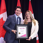 Paige Driscoll reçoit le Prix du premier ministre pour l'excellence dans l'enseignement 2023 du premier ministre Justin Trudeau