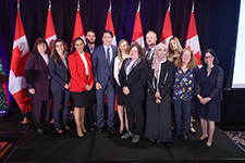 Les lauréats des Prix du premier ministre pour l'excellence dans l'enseignement 2023 avec Justin Trudeau