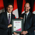 Michael Willems reçoit le Prix du premier ministre pour l'excellence dans l'enseignement 2021 du premier ministre Justin Trudeau