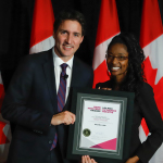 Rachel Luke reçoit le Prix du premier ministre pour l'excellence dans l'enseignement 2021 du premier ministre Justin Trudeau