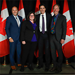 Les lauréats des Prix du premier ministre pour l'excellence dans l'enseignement des STIM 2022 avec Justin Trudeau et le député Andy Fillmore