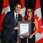 Sheri Alcordo reçoit le Prix du premier ministre pour l'excellence dans l'enseignement 2022 du premier ministre Justin Trudeau