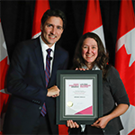 Véronic Proulx reçoit le Prix du premier ministre pour l'excellence dans l'enseignement 2022 du premier ministre Justin Trudeau