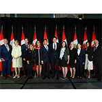 Les lauréats des Prix du premier ministre pour l'excellence dans l'enseignement 2022 avec Justin Trudeau et le député Andy Fillmore